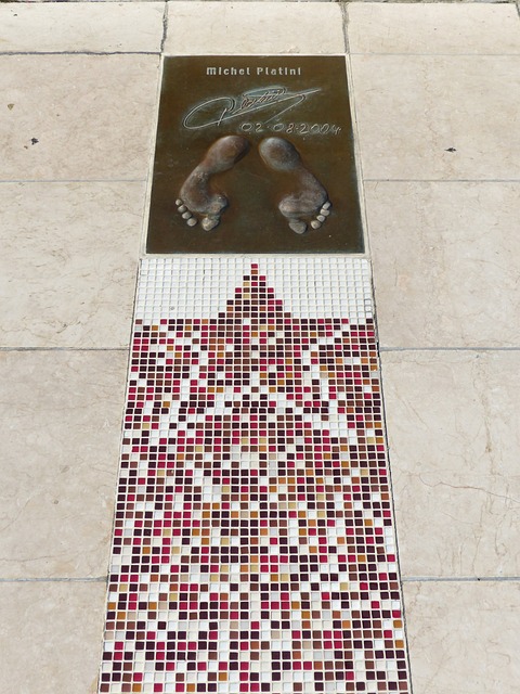 不妨来看一 不妨来看一